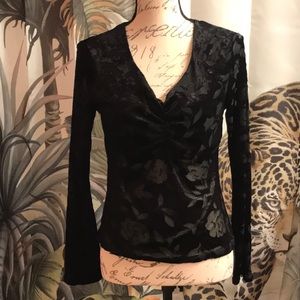 VINTAGE SPORTSWEDR.CO BLACK VELVET BURNOUT V-NECK STRETCH TOP SMALL